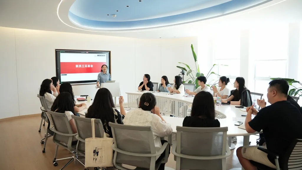 新员工1.jpg 新员工1.jpg