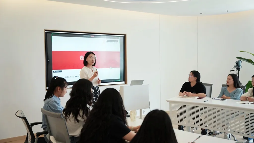 新员工4.jpg 新员工4.jpg