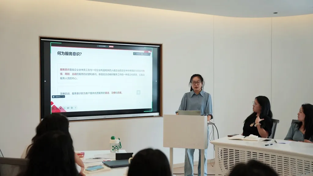 新员工6.jpg 新员工6.jpg