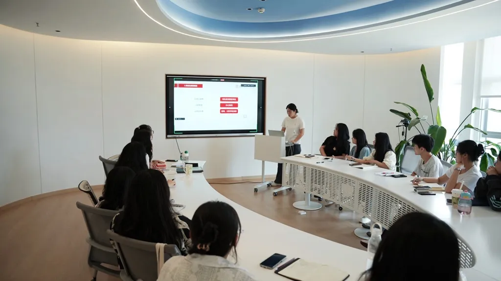 新员工7.jpg 新员工7.jpg