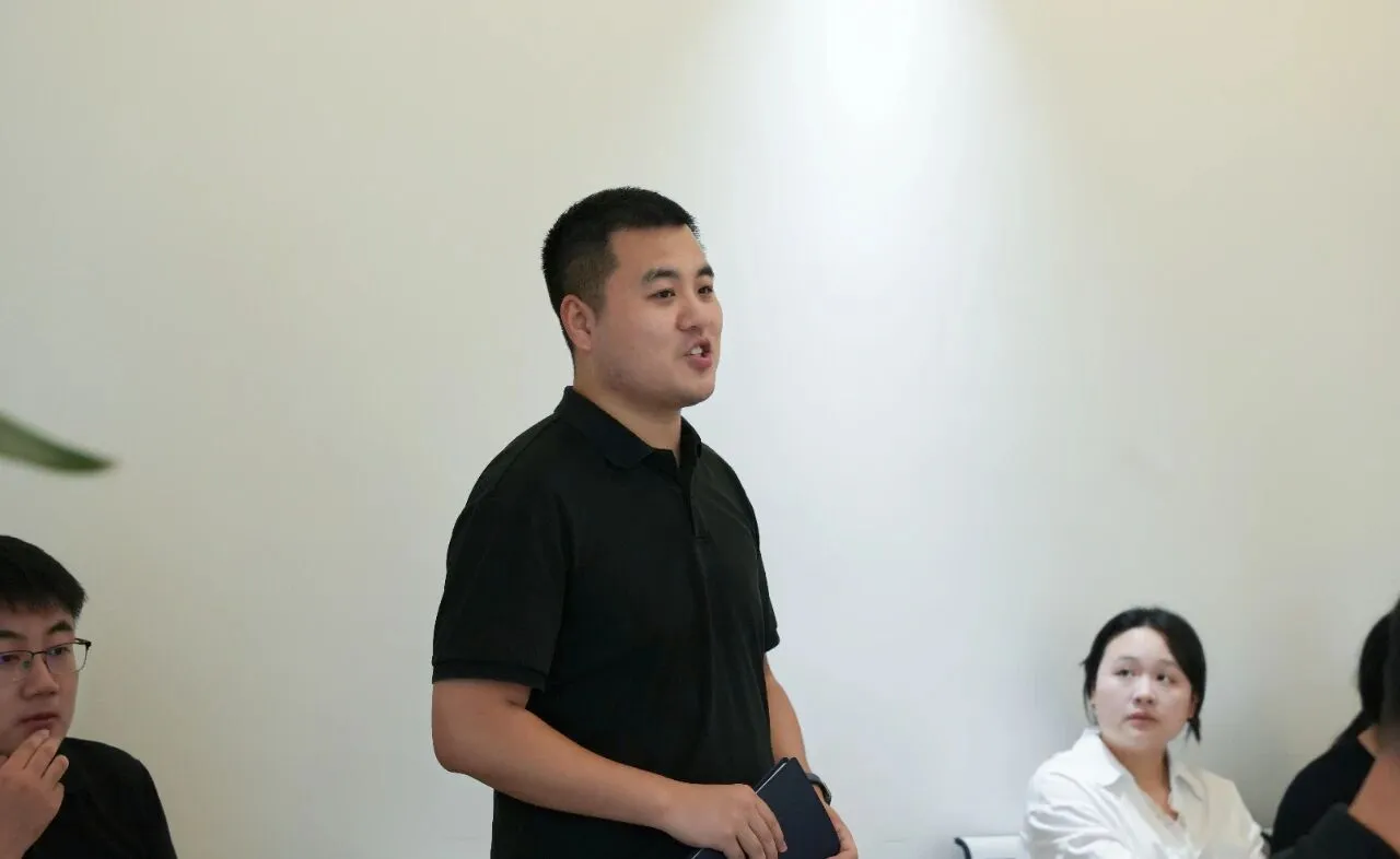 9.5月度会 2.jpg 9.5月度会 2.jpg